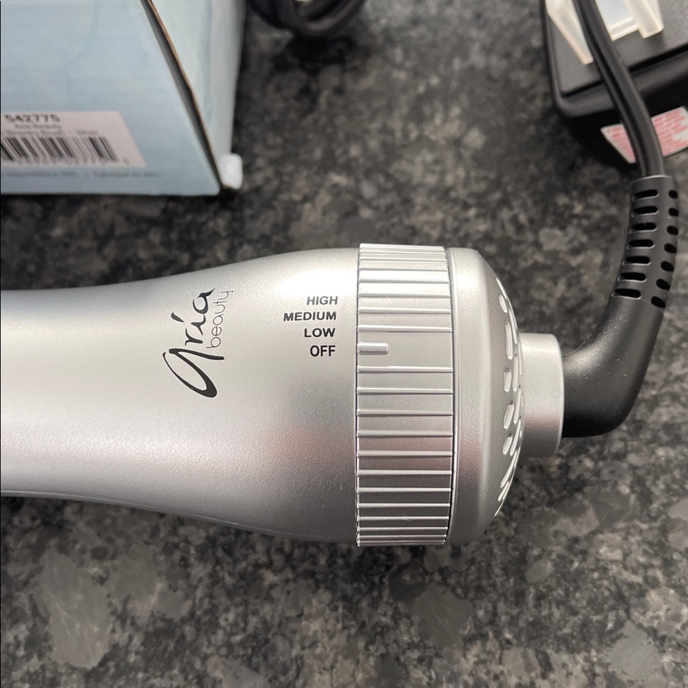 Aria Beauty Mini Blowdry Brush combo blow dryer + round brush in silver - Picture 7 of 8